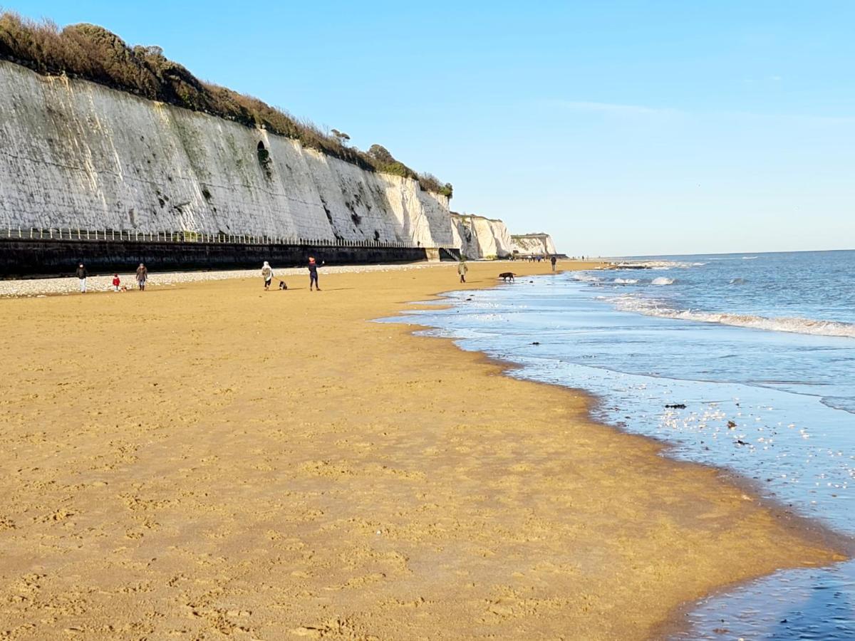 Vitamin Sea Beachfront Apartment Ramsgate - Sleeps 4 Extérieur photo